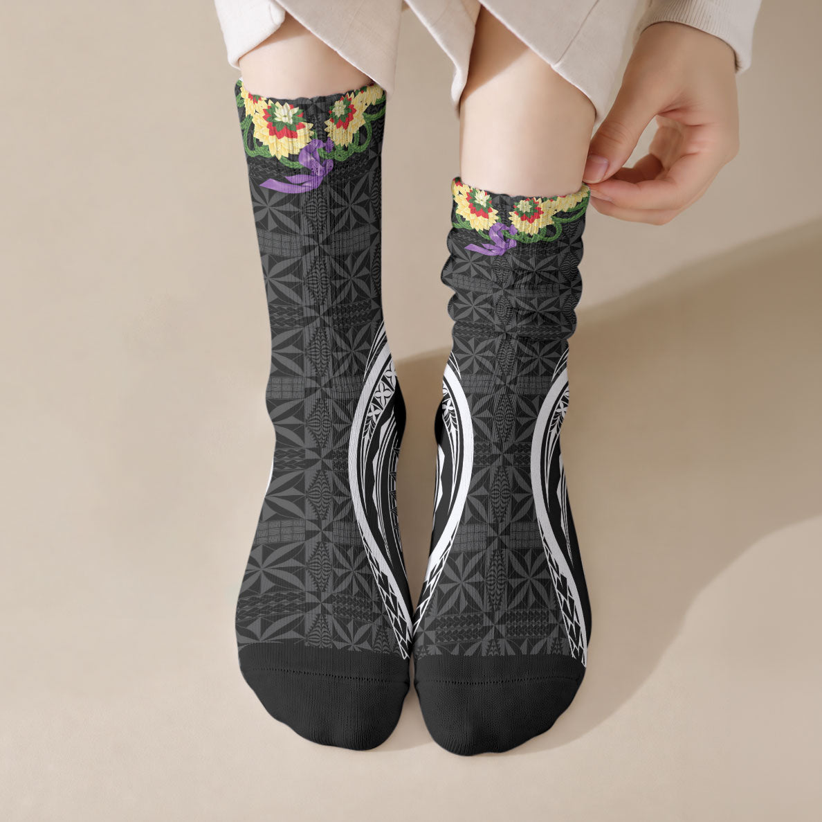 Black Tonga Ngatu Kahoa Lei Crew Socks LT14 Crew Socks Black - Polynesian Pride