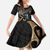 Aotearoa Kowhai Tui Bird Family Matching Off The Shoulder Long Sleeve Dress and Hawaiian Shirt Maori Ngaru With Silver Fern LT14 Daughter's Dress Black - Polynesian Pride