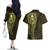 New Zealand Skull Darts Couples Matching Off The Shoulder Long Sleeve Dress and Hawaiian Shirt Aotearoa Maori Chest Tattoo Stylized Gold LT14 - Polynesian Pride