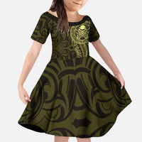 New Zealand Skull Darts Family Matching Long Sleeve Bodycon Dress and Hawaiian Shirt Aotearoa Maori Chest Tattoo Stylized Gold LT14 Daughter's Dress Gold - Polynesian Pride
