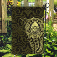 New Zealand Skull Darts Garden Flag Aotearoa Maori Chest Tattoo Stylized Gold LT14 Garden Flag Gold - Polynesian Pride