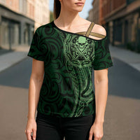 New Zealand Skull Darts Cross Shoulder Shirt Aotearoa Maori Chest Tattoo Stylized Green LT14 - Polynesian Pride