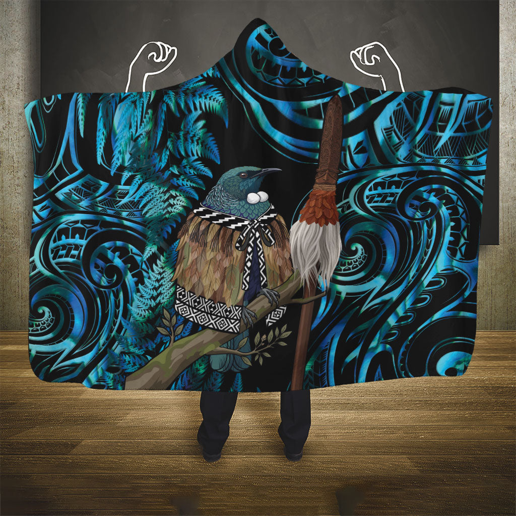 New Zealand Tui Bird Taiaha Hooded Blanket Maori Weapon Paua Shell Mix Silver Fern