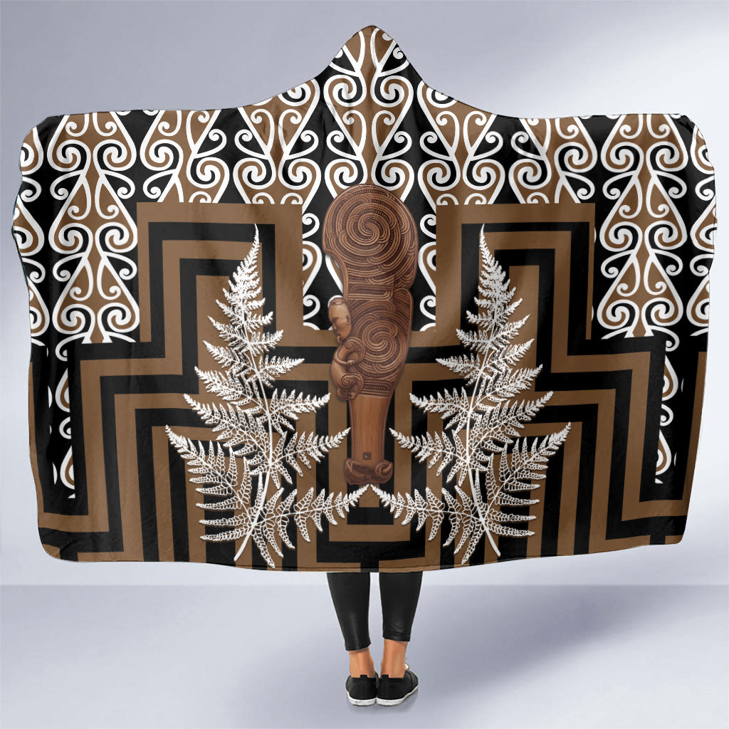 Wahaika New Zealand Hooded Blanket Maori Weapon Kowhaiwhai Fern Poutama Motifs LT14 One Size Brown - Polynesian Pride