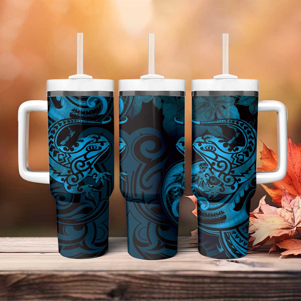 New Zealand Tuatara Tumbler With Handle Aotearoa Maori Clematis Flowers - Blue LT14 - Polynesian Pride