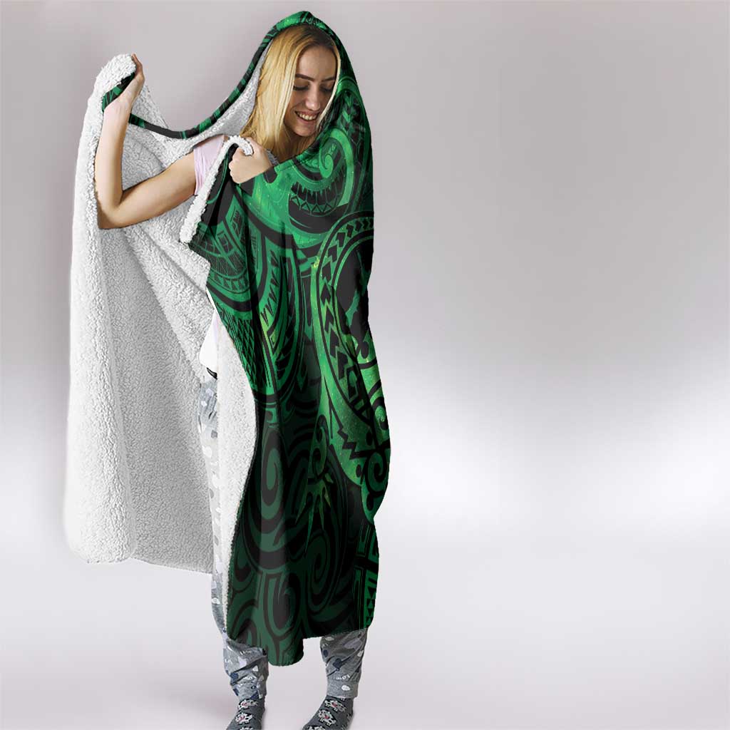 New Zealand Tuatara Hooded Blanket Aotearoa Maori Clematis Flowers - Green LT14 - Polynesian Pride