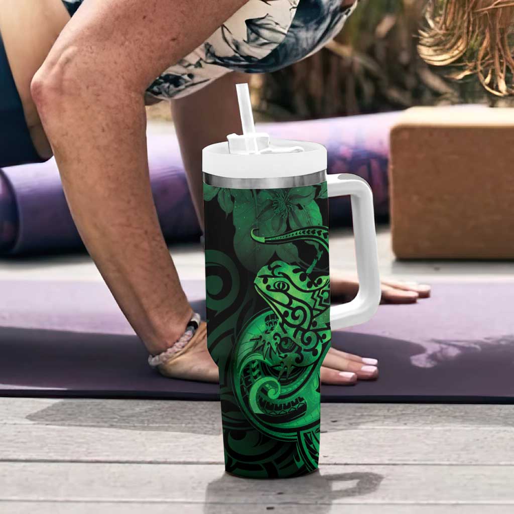 New Zealand Tuatara Tumbler With Handle Aotearoa Maori Clematis Flowers - Green LT14 - Polynesian Pride