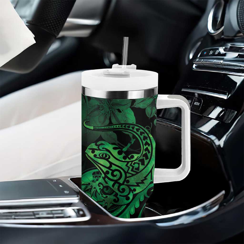 New Zealand Tuatara Tumbler With Handle Aotearoa Maori Clematis Flowers - Green LT14 - Polynesian Pride