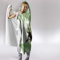 Green New Zealand Tuatara Hooded Blanket Aotearoa Sphenodon Punctatus Silver Fern LT14 - Polynesian Pride