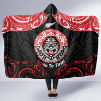 Aotearoa Toitu Te Tiriti Hooded Blanket Haka Tiki Honour The Treaty LT14 One Size Black - Polynesian Pride