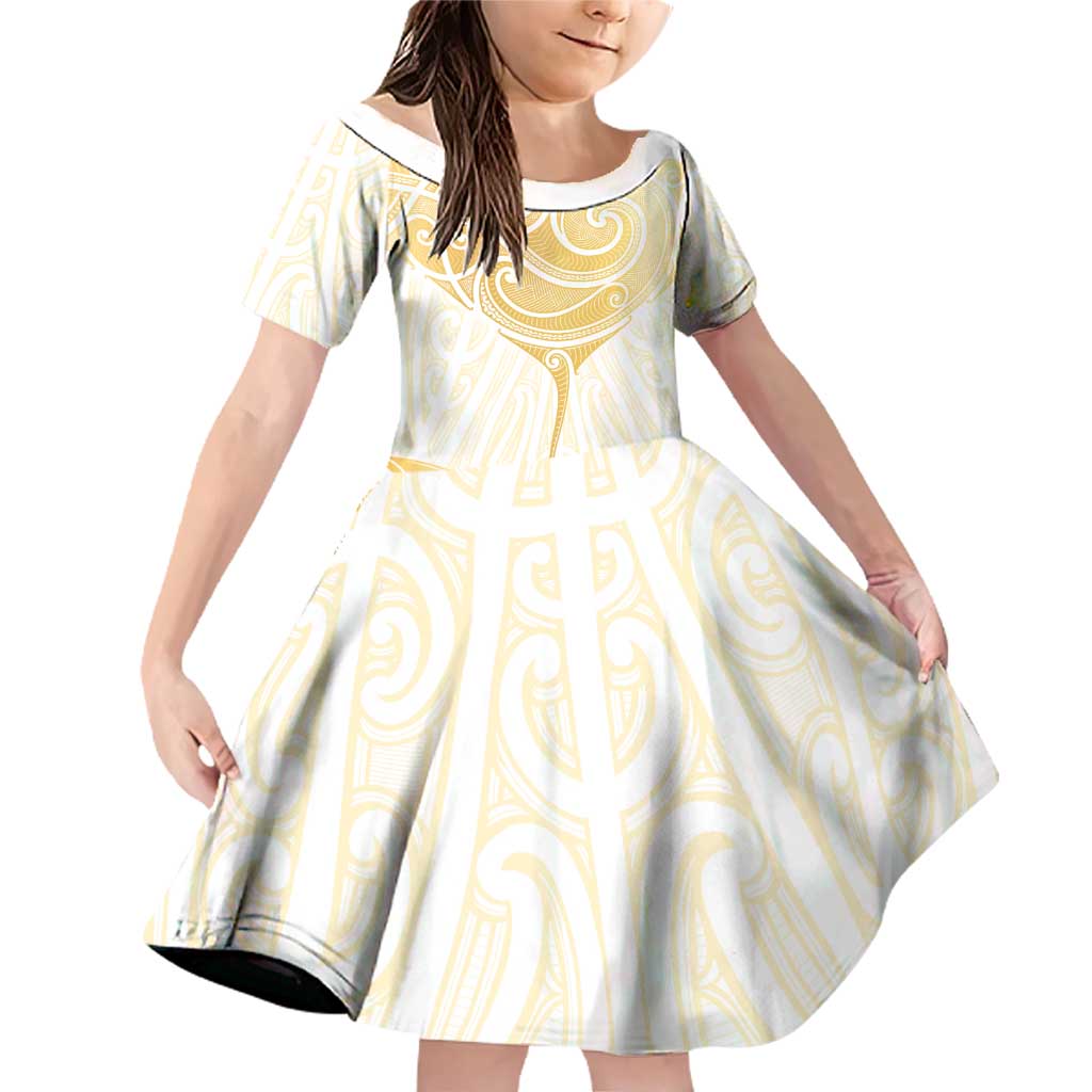 Gold White New Zealand Manta Ray Family Matching Off Shoulder Short Dress and Hawaiian Shirt Aotearoa Maori Haehae LT14 Daughter's Dress White - Polynesian Pride