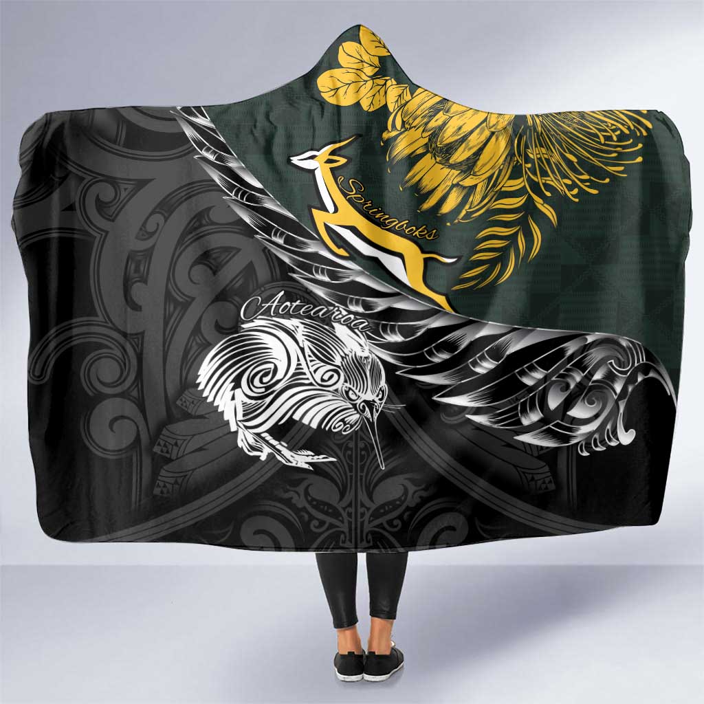 New Zealand and South Africa Rugby Hooded Blanket Maori Kiwi With Springboks LT15 One Size Black - Polynesian Pride