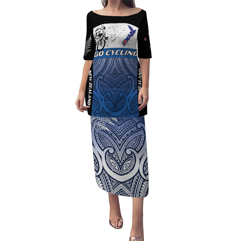 Personalised Cycling New Zealand Family Matching Puletasi and Hawaiian Shirt Aotearoa Map Fern Maori Pattern LT22 Mom's Dress Blue - Polynesian Pride