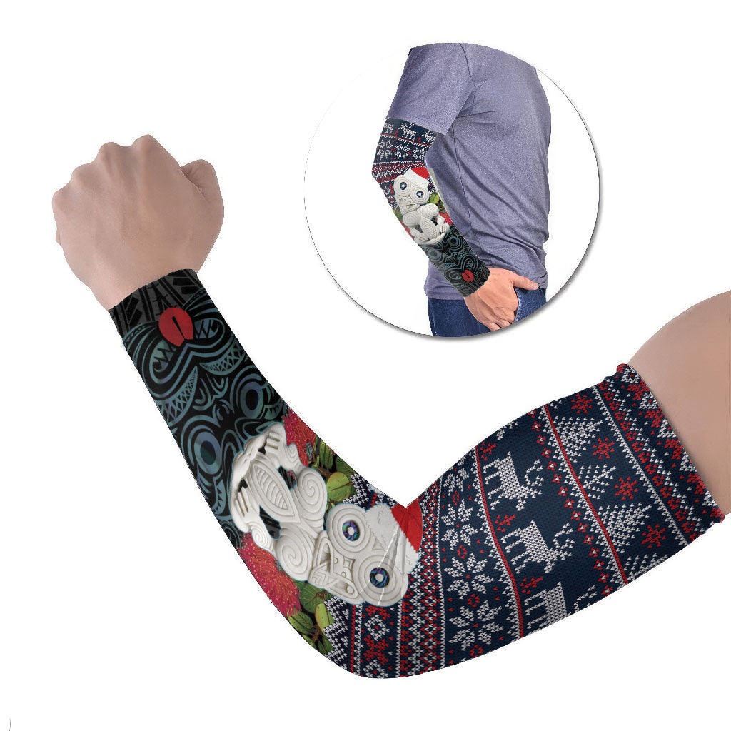 New Zealand Hei Tiki Christmas In July Arm Sleeves Pohutukawa Santa Xmas Polynesian Pattern LT22 Set of 2 Black - Polynesian Pride