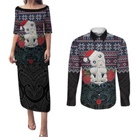 New Zealand Hei Tiki Christmas In July Couples Matching Puletasi and Long Sleeve Button Shirt Pohutukawa Santa Xmas Polynesian Pattern