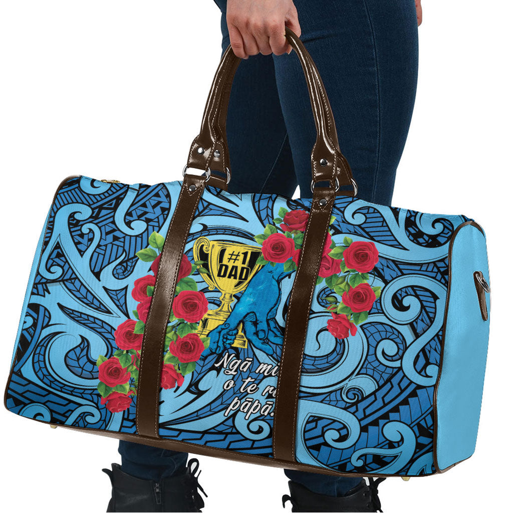 New Zealand Father's Day Travel Bag Best Dad Trophy Red Rose Maori Pattern LT22 - Polynesian Pride