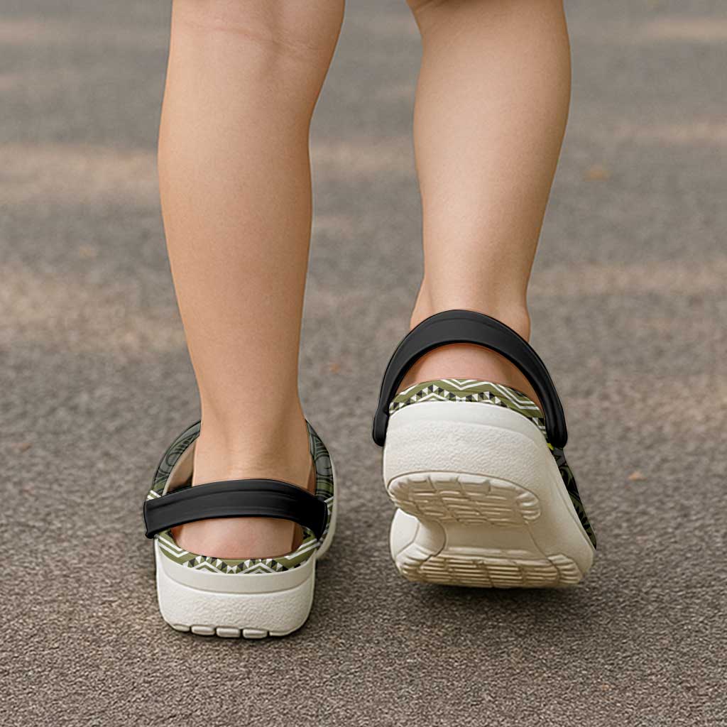 New Zealand Aotearoa Clogs Shoes Yellow Taniko Art Maori Pattern - Polynesian Pride