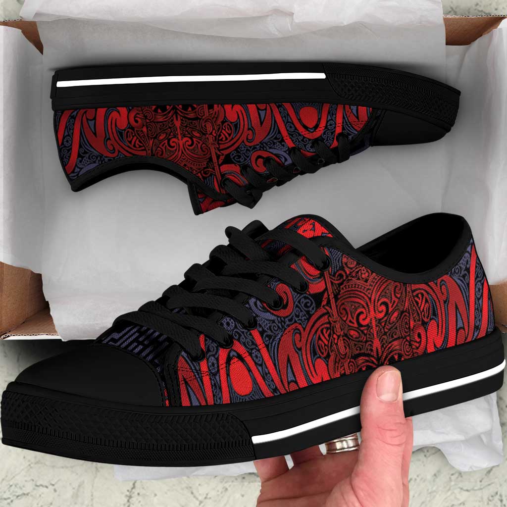 New Zealand Taiaha Maori Low Top Shoes Whero Minimalist Silver Fern Tukutuku Motif LT9 Red - Polynesian Pride