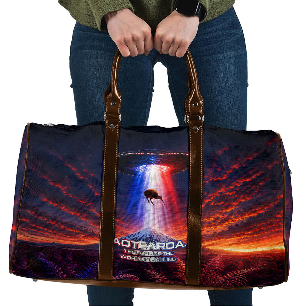 New Zealand Aotearoa Kiwi UFO Travel Bag Sci-Fi Galaxy Sunset Sky Tower And Mountain TS04 Blue Red - Polynesian Pride