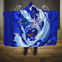 Chuuk Micronesian Roots Hooded Blanket Polynesian Tribal Pattern Hibiscus Flower And Stingray Art TS04 - Polynesian Pride