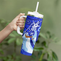 Chuuk Micronesian Roots Tumbler With Handle Polynesian Tribal Pattern Hibiscus Flower And Stingray Art TS04 - Polynesian Pride