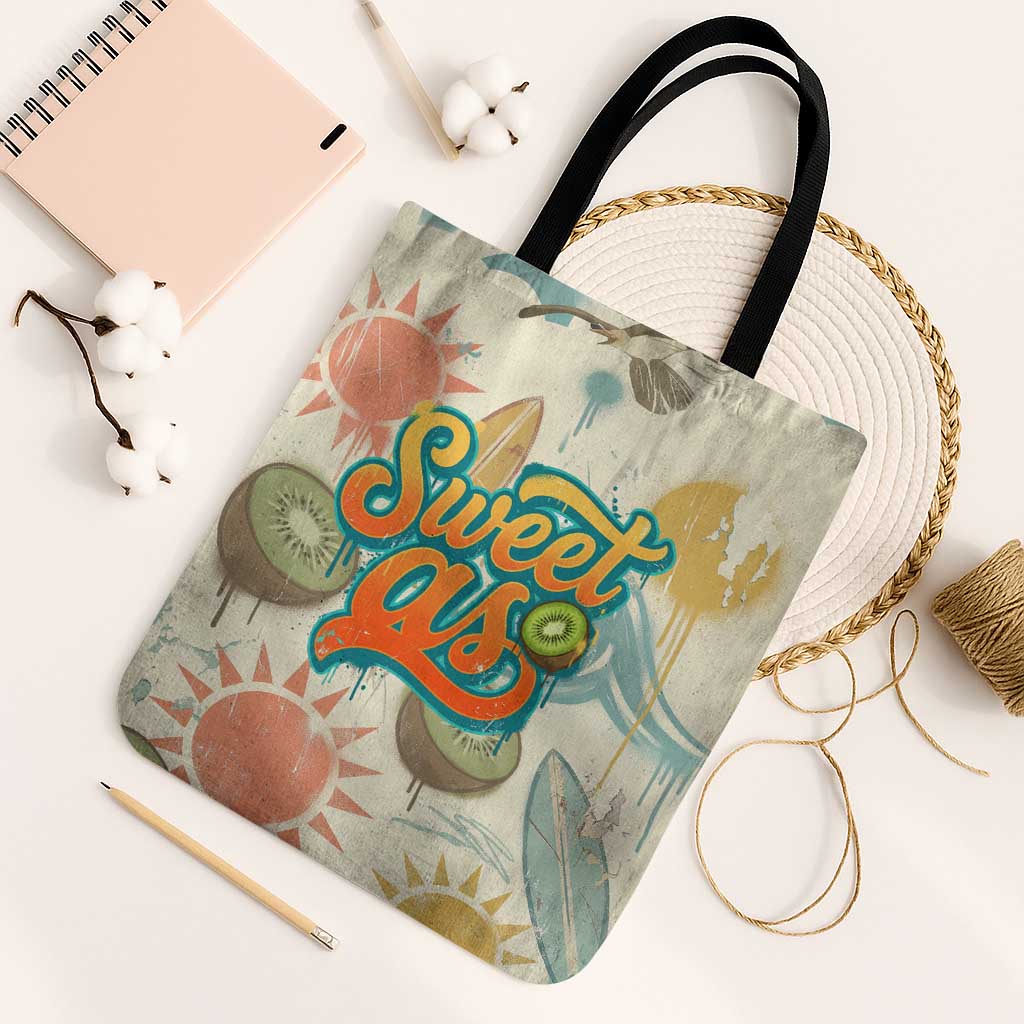 NZ Slang Sweet As Kiwi Shaka Sign Tote Bag New Zealand Surfboards Sun and Tropical Beach Retro TS04 Black Strap One Size Beige - Polynesian Pride