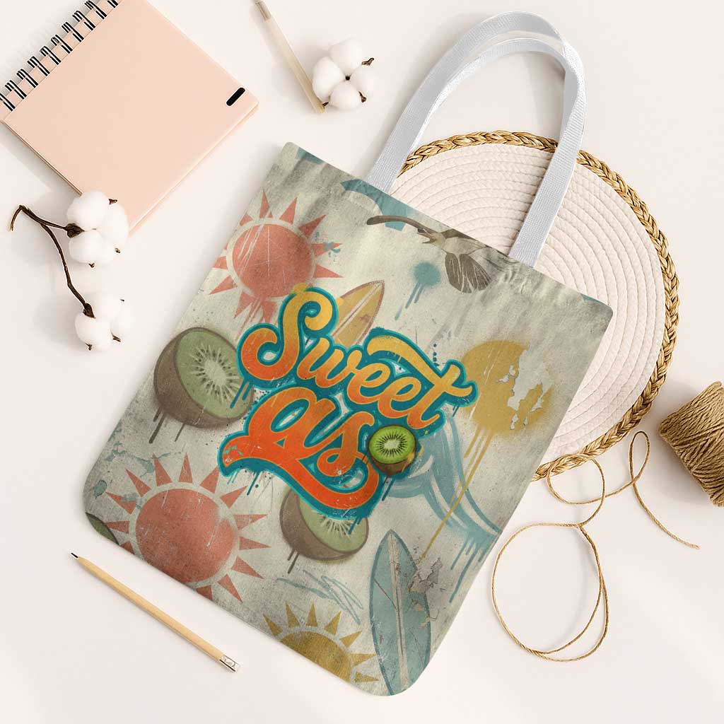 NZ Slang Sweet As Kiwi Shaka Sign Tote Bag New Zealand Surfboards Sun and Tropical Beach Retro TS04 White Strap One Size Beige - Polynesian Pride